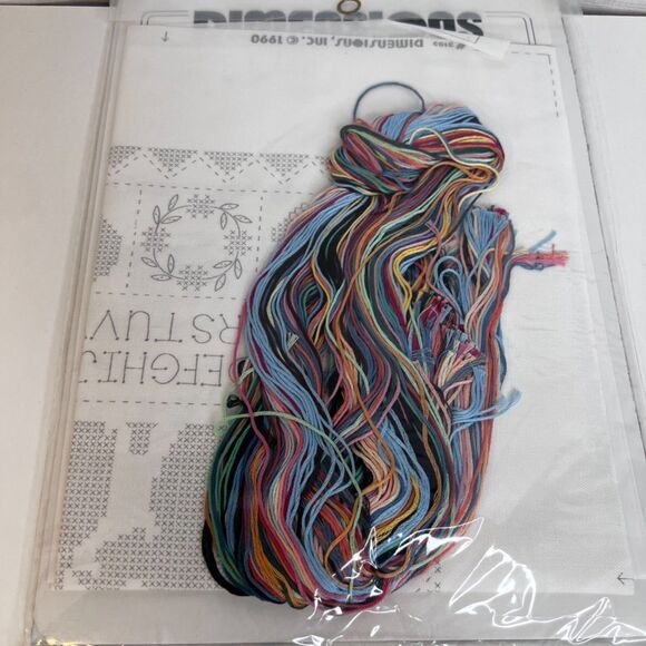 Dimensions Stamped Cross Stitch Kit NEW-Quilters Make Warm Comforters-VTG Craft - Picture 5 of 6